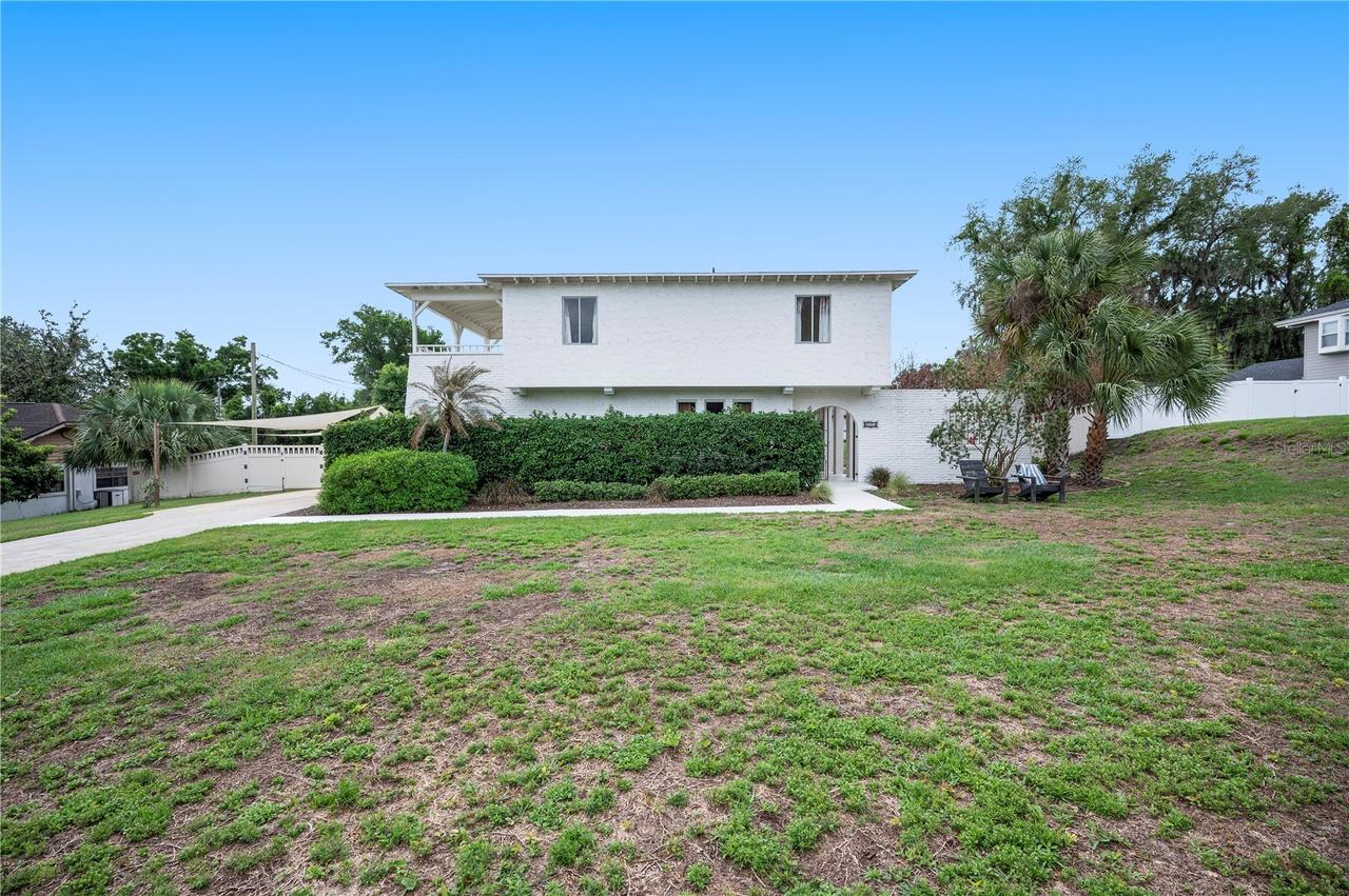 905 Fairlington Dr., Lakeland, FL 33813