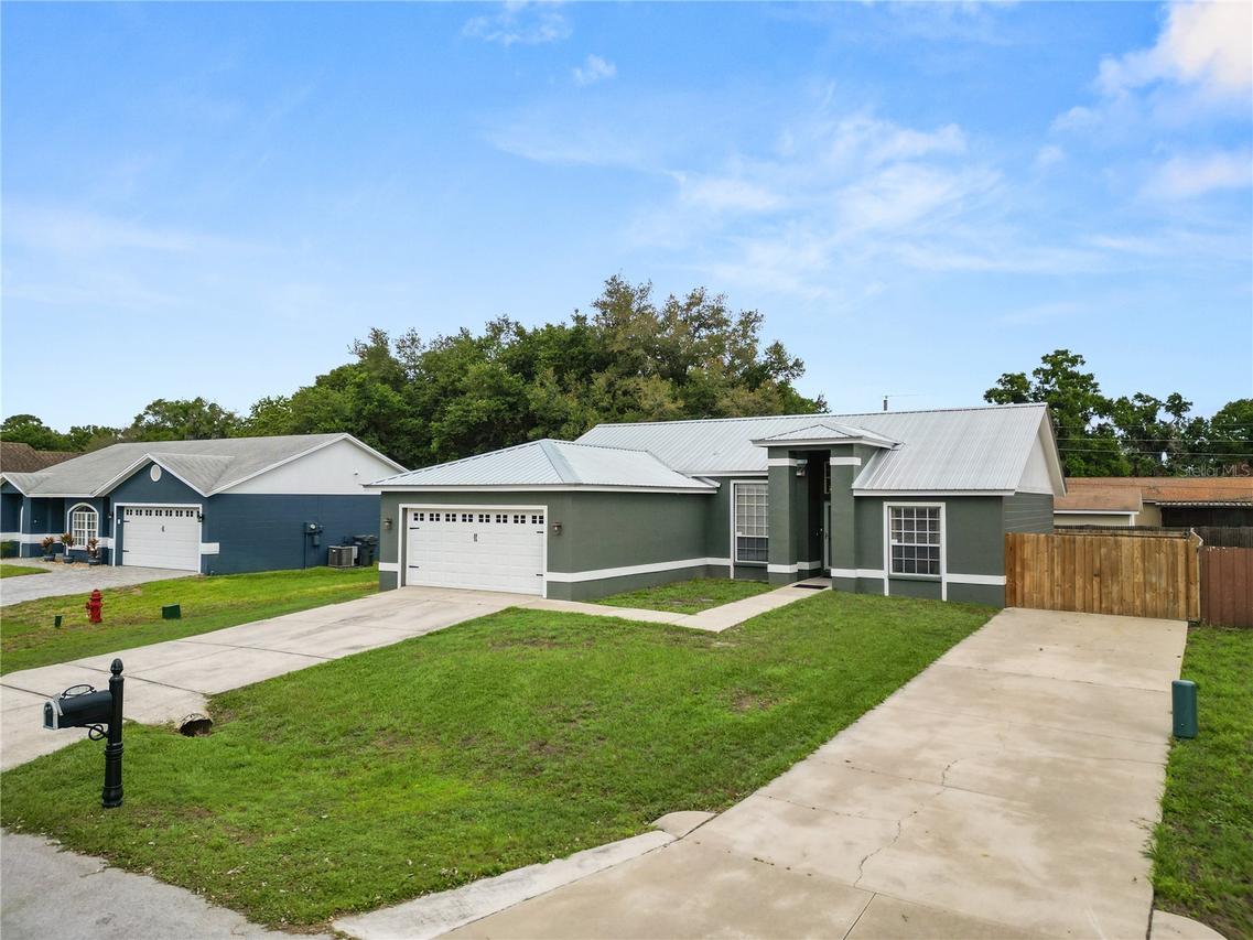 225 Lindale St., Lakeland, FL 33809