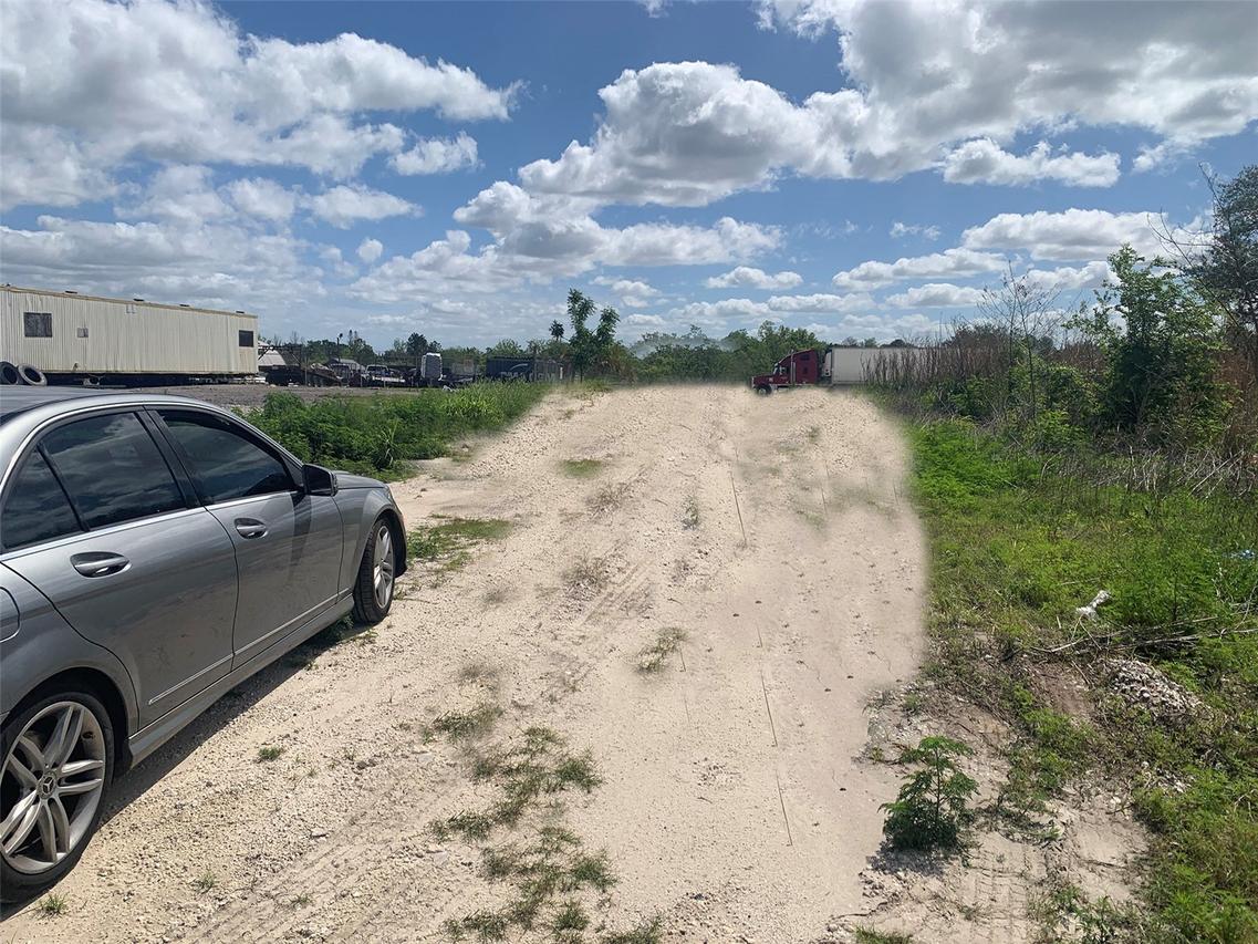 Rhino Rd., Lakeland, FL 33801