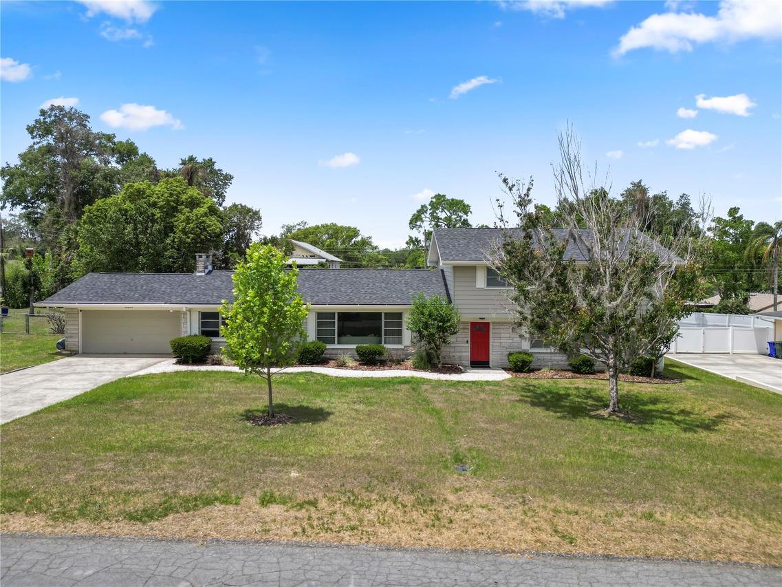 2215 Woodbine Ave., Lakeland, FL 33803