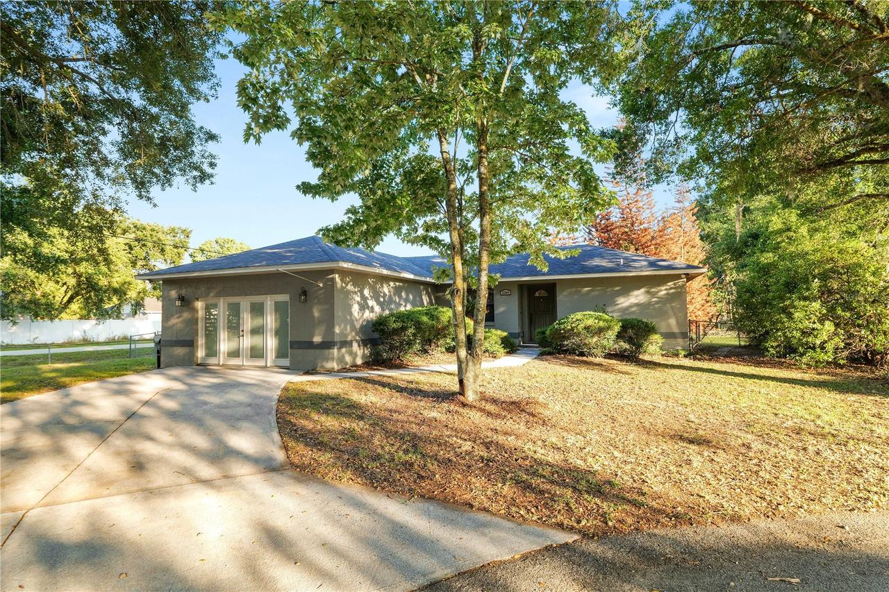 2304 Cheshire Pl., Lakeland, FL 33810
