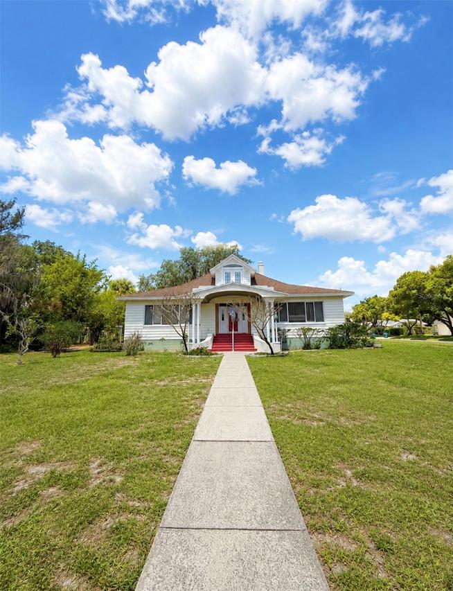 102 S Lakeshore Blvd., Lake Wales, FL 33853