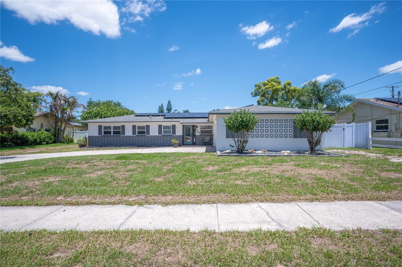 528 S Larry Cir., Brandon, FL 33511