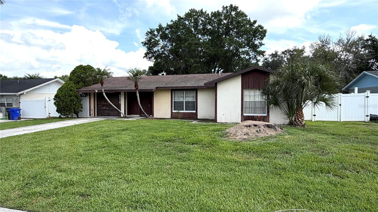 2016 Woodbridge Ln., Lakeland, FL 33813