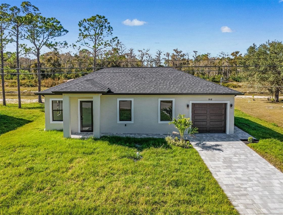 918 Anaconda Ave., Lehigh Acres, FL 33974