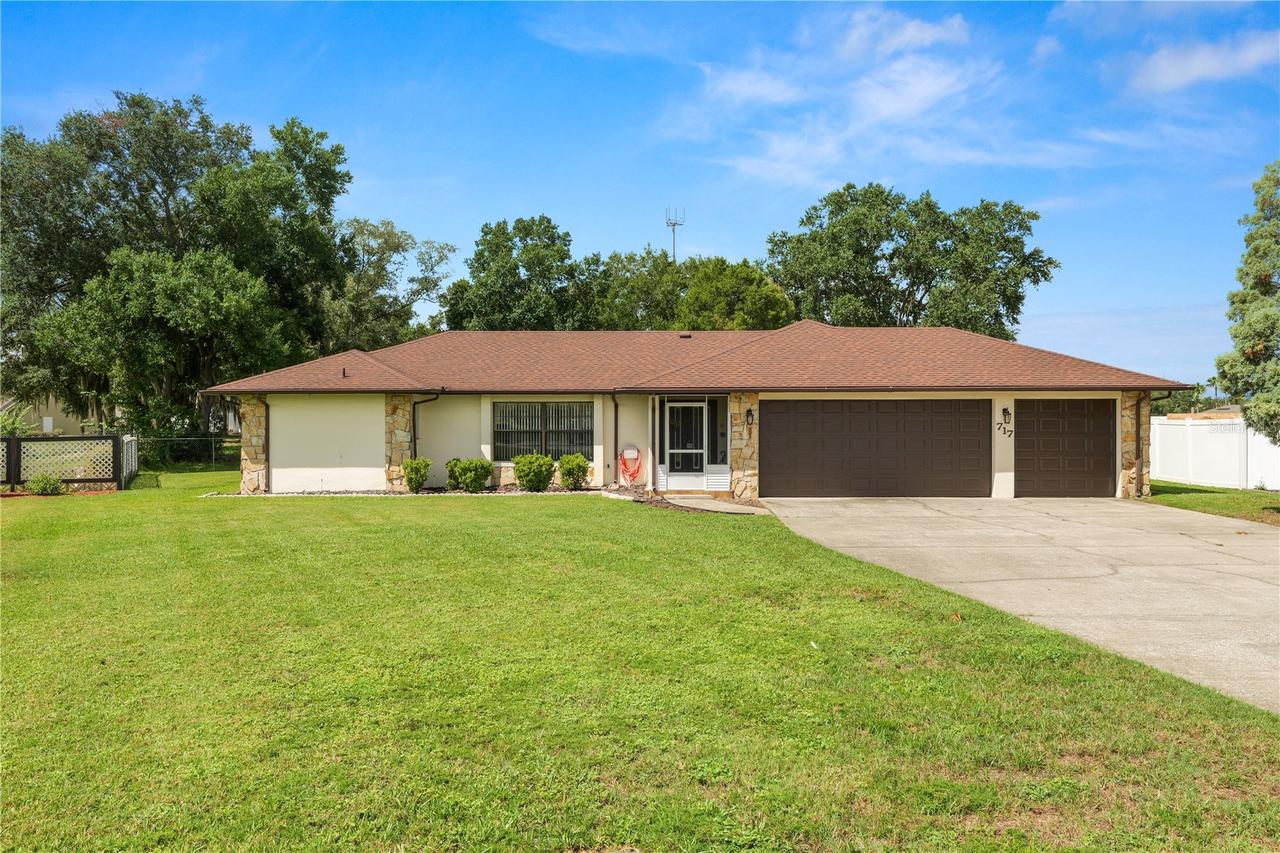 717 Cedar Knoll Dr., Lakeland, FL 33809