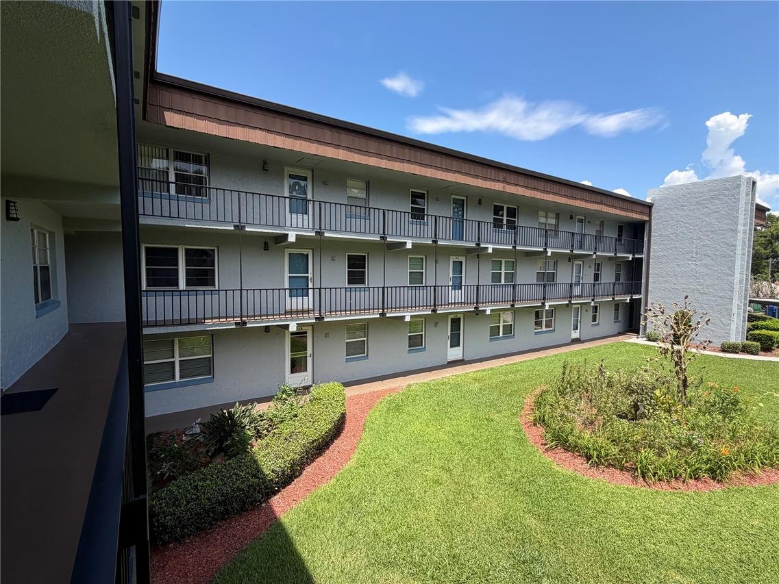 333 Lake Howard Dr. #211B, Winter Haven, FL 33880