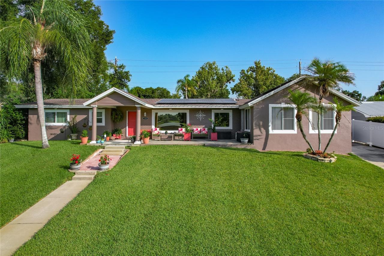 128 N Lake Florence Dr., Winter Haven, FL 33884