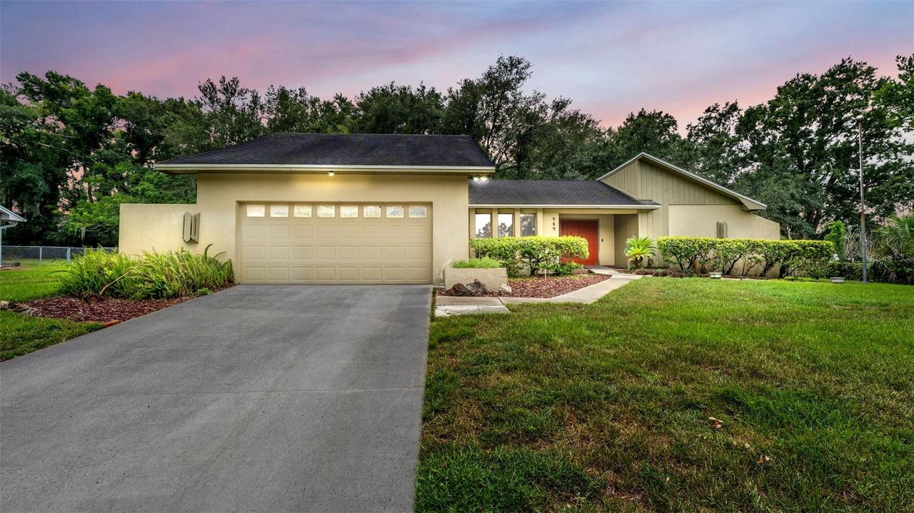717 Woodhill Dr., Lakeland, FL 33813
