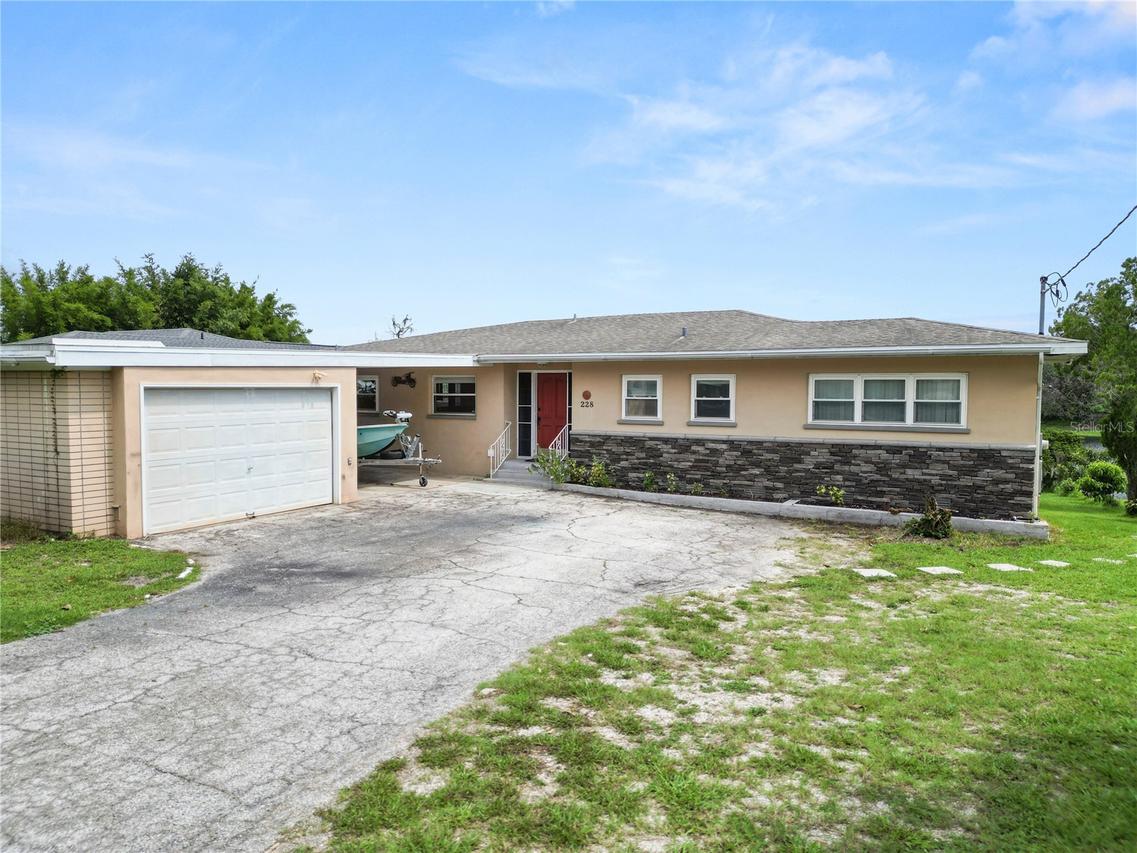 228 W Lake Ina Dr., Winter Haven, FL 33884
