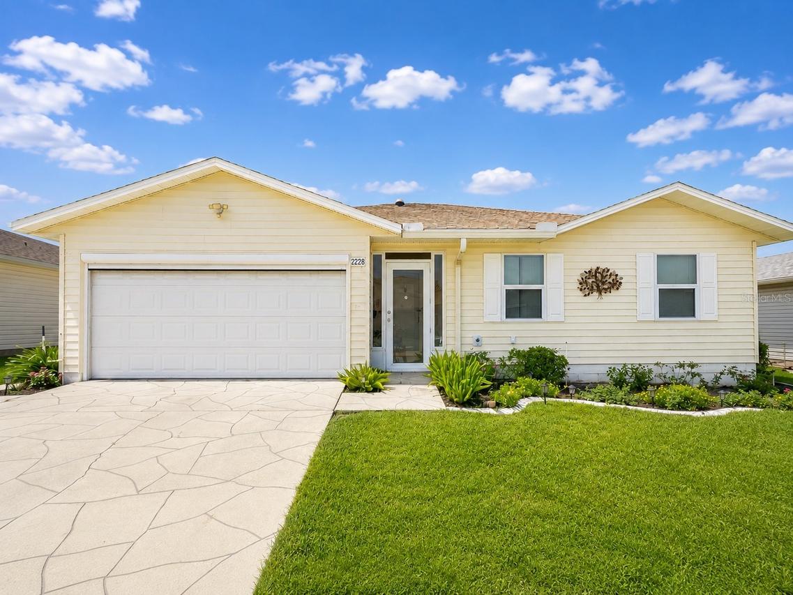 2228 Grand Cypress Dr., Lakeland, FL 33810