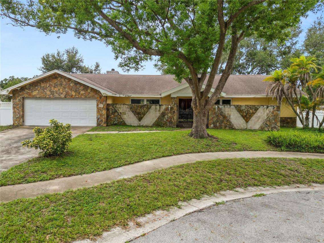 2010 Moss Ct., Dunedin, FL 34698