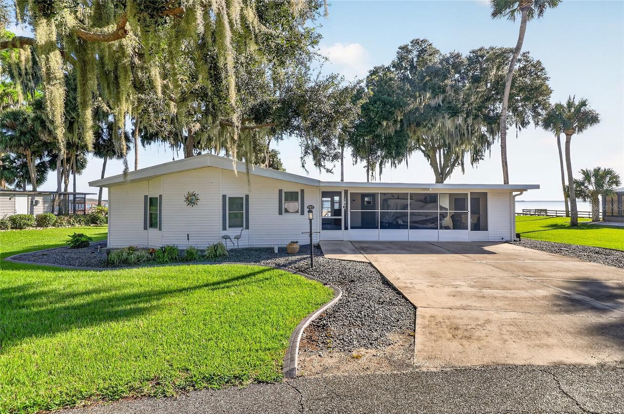 38310 Langlois Pl., Leesburg, FL 34788