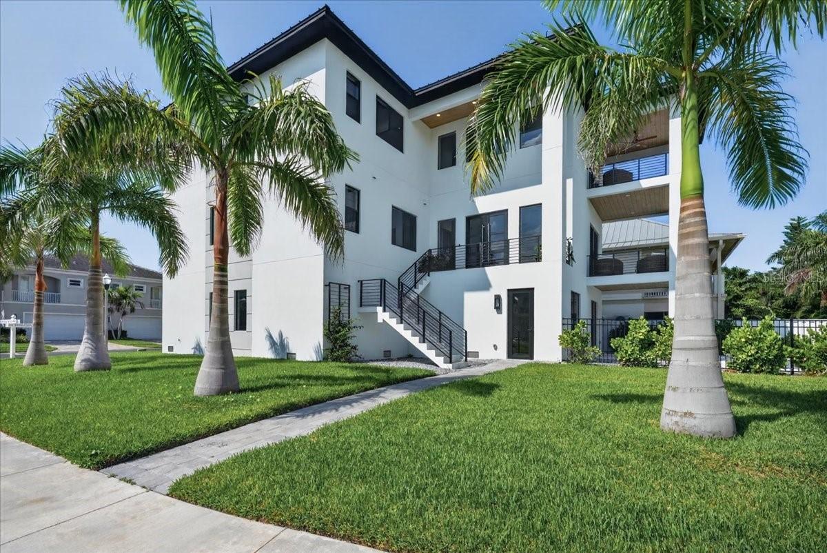 116 Wimbledon Ct., Redington Shores, FL 33708
