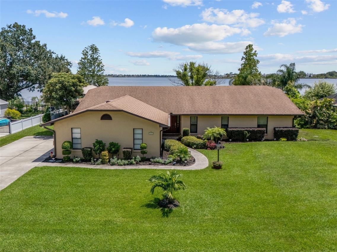 926 Van Dr., Auburndale, FL 33823