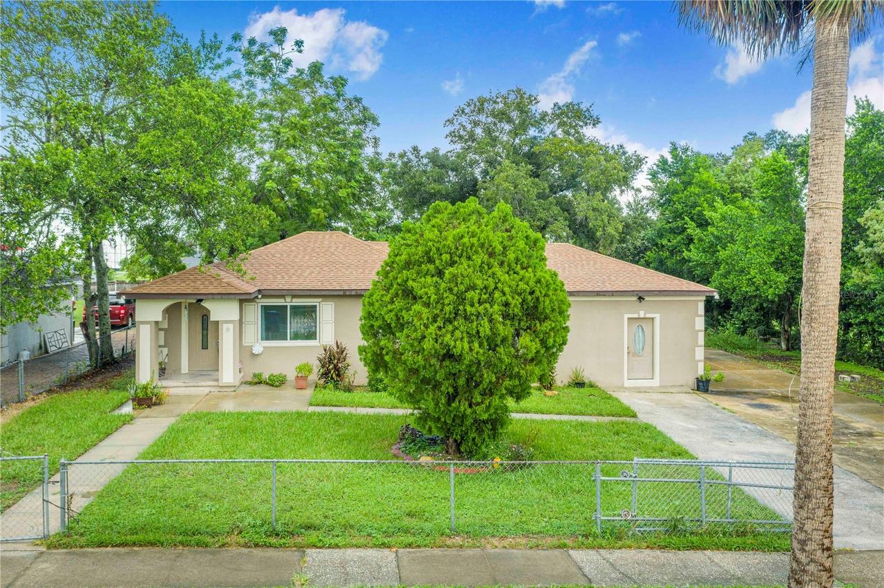 6 E Magnolia St., Davenport, FL 33837