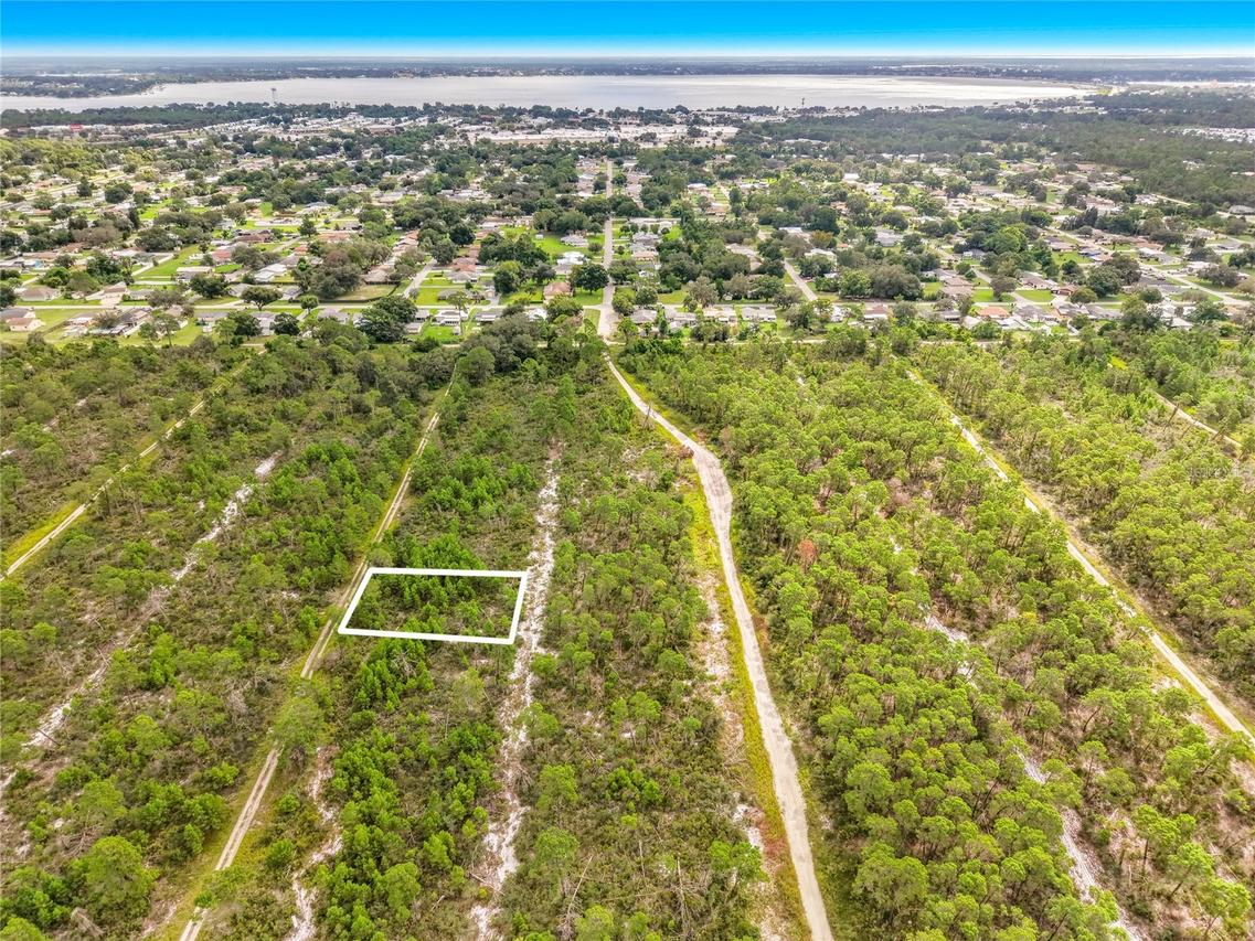 443 Parrot Ave., Sebring, FL 33870