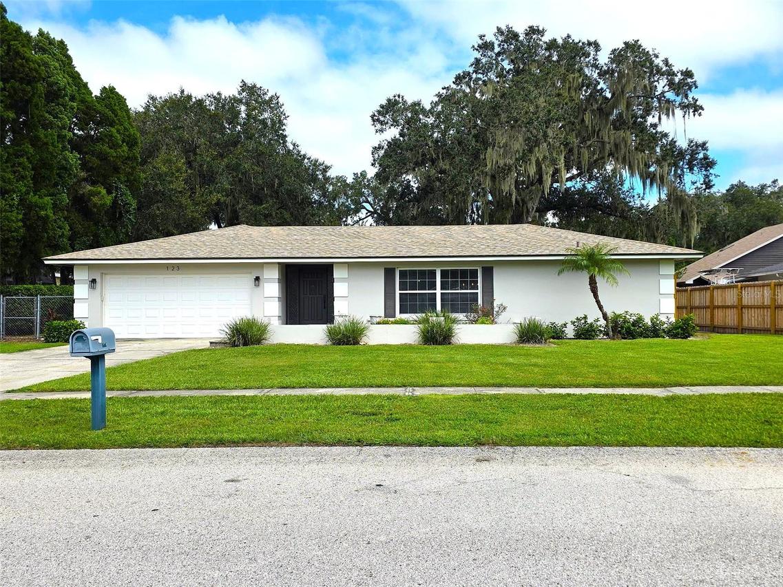 123 Elm Sq., Lakeland, FL 33813