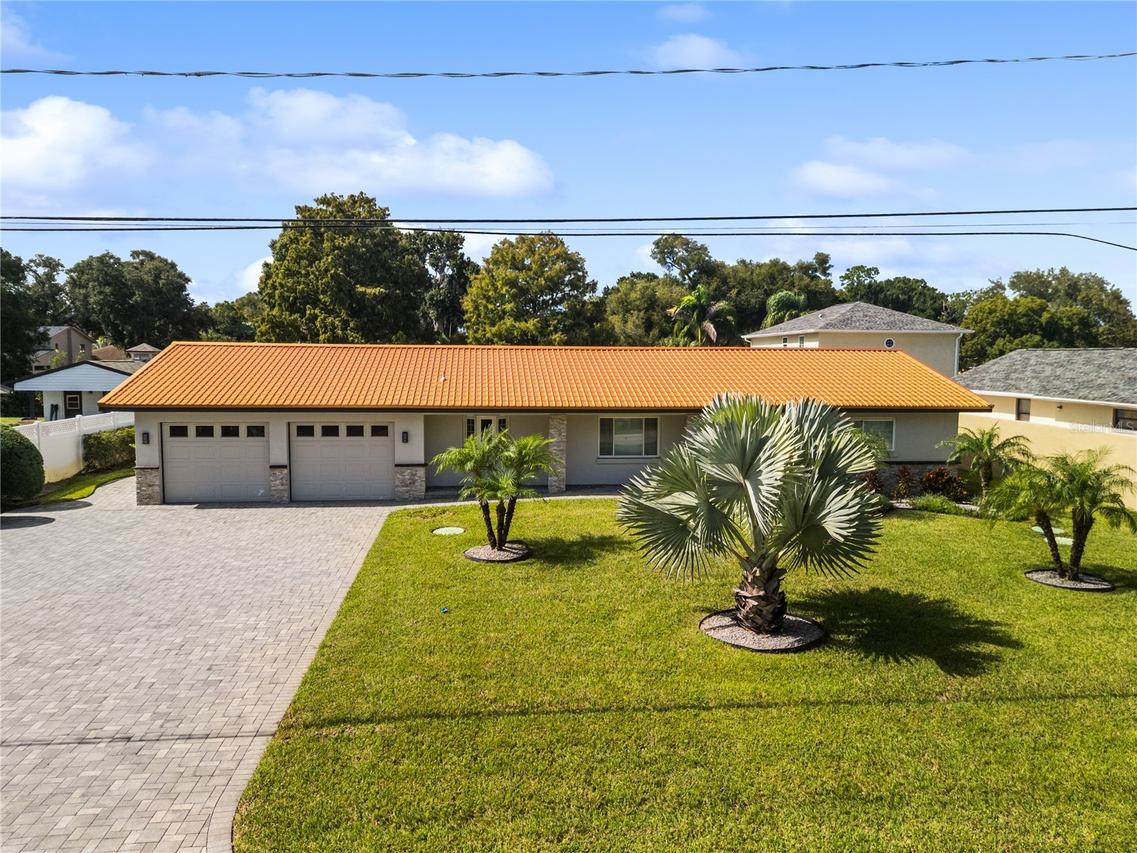 1010 Edgewater Dr., Winter Haven, FL 33884