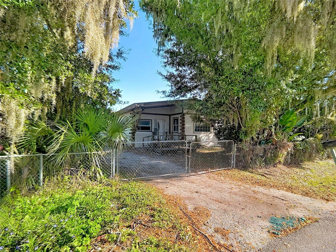 729 Crevasse St., Lakeland, FL 33805
