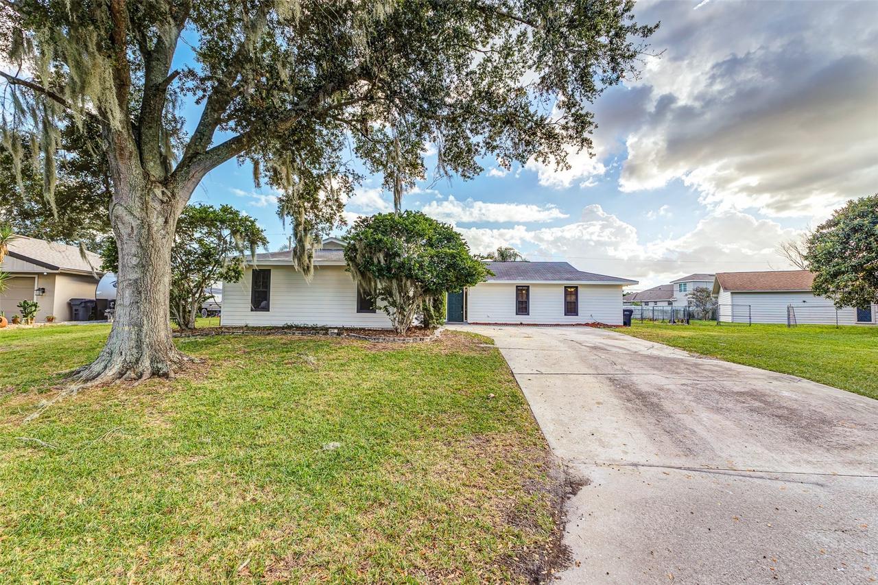 2313 Flaming Arrow Dr., Lakeland, FL 33813
