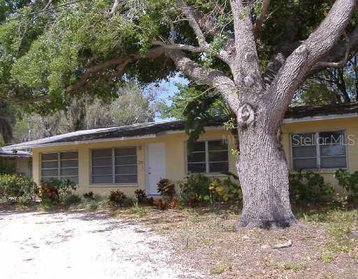 2711 Lynnhurst St., Sarasota, FL 34239