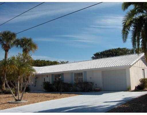 608 Concord Ln., Holmes Beach, FL 34217