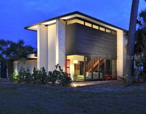 3026 Mayflower St., Sarasota, FL 34231