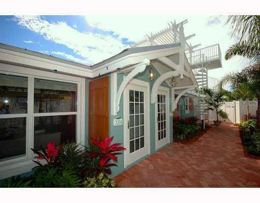 3204 6th Ave. #8, Holmes Beach, FL 34217