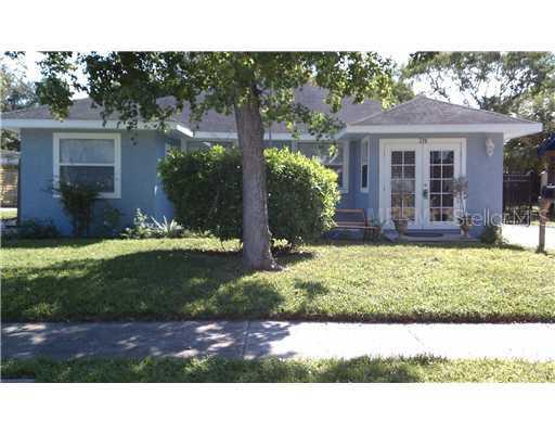 220 3rd Ave., Bradenton, FL 34208