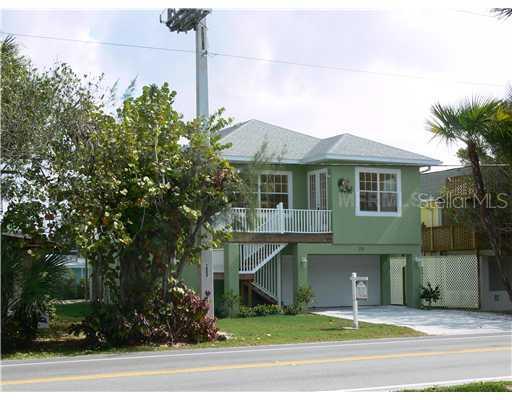 2715 Gulf Dr, Holmes Beach, FL 34217