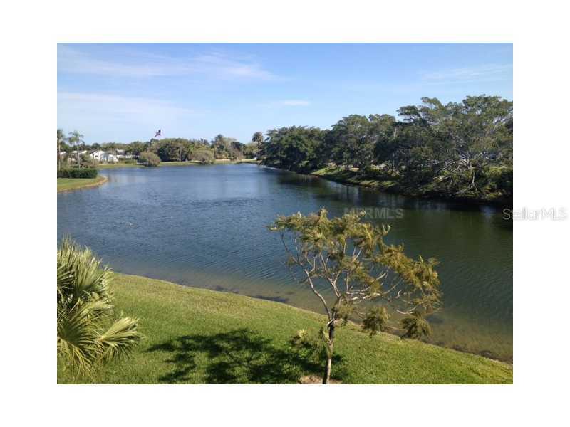 713 Estuary Dr., Bradenton, FL 34209