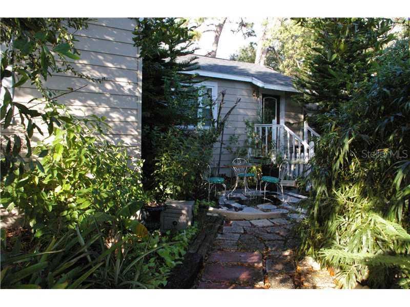 1525 W River Shore Way, Tampa, FL 33603