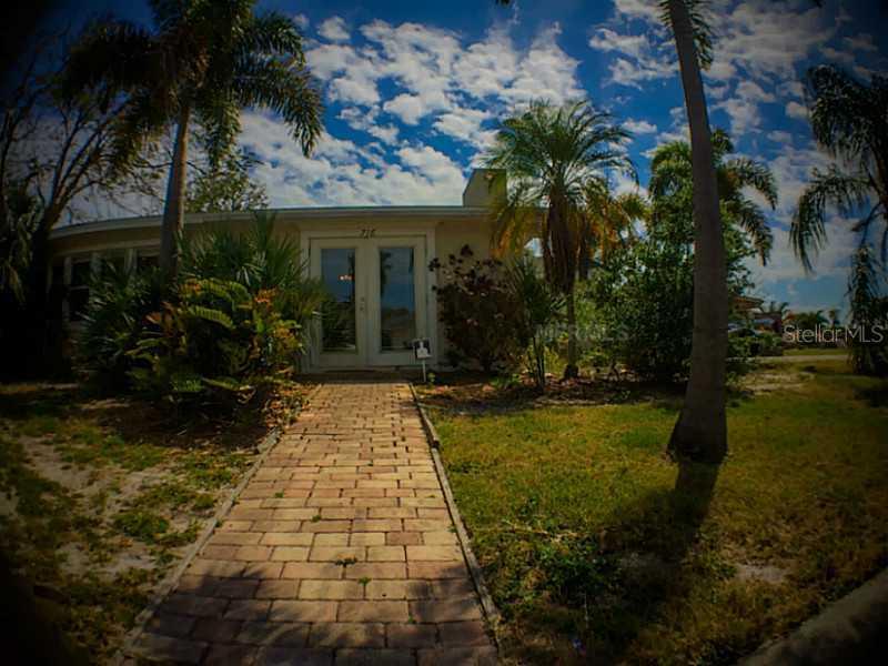 716 Hillcrest Dr., Bradenton, FL 34209