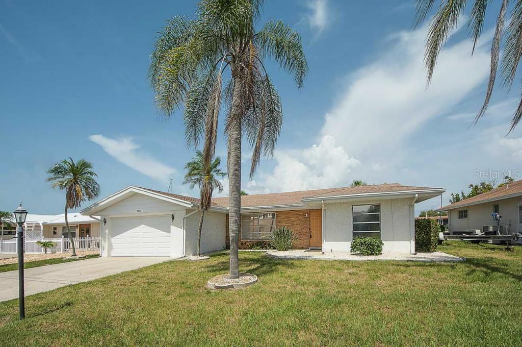 3711 Royal Palm Dr., Bradenton, FL 34210