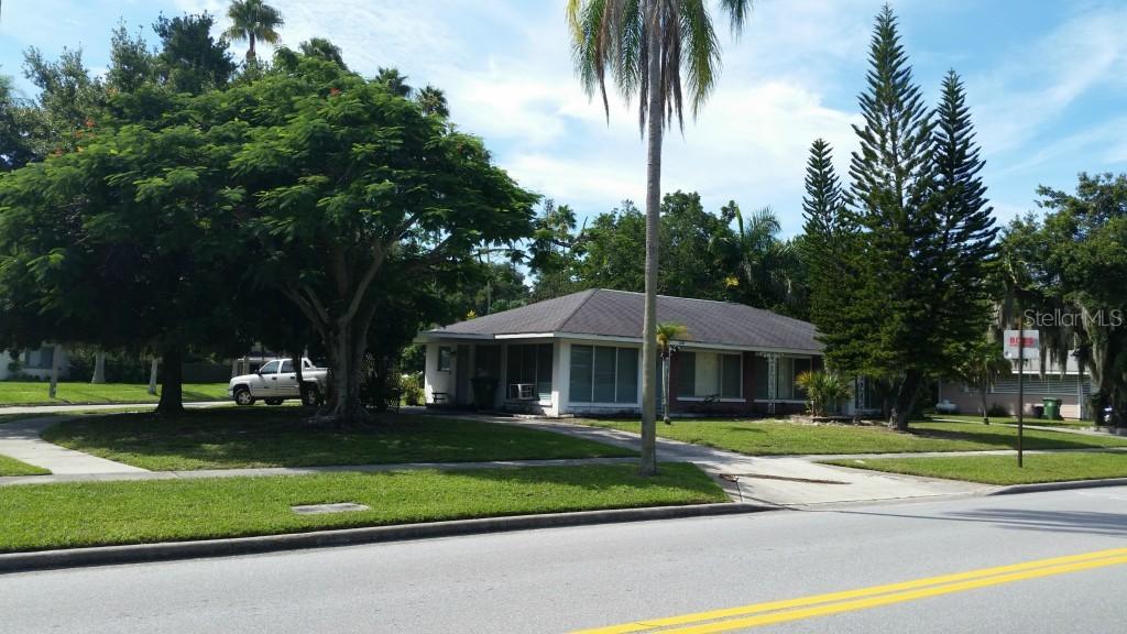 2201 17th Ave., Bradenton, FL 34205