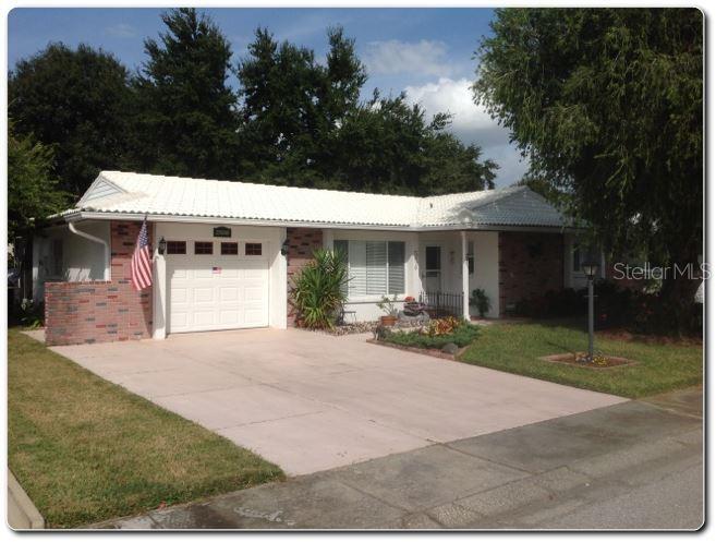 4207 Chinaberry Rd., Bradenton, FL 34208