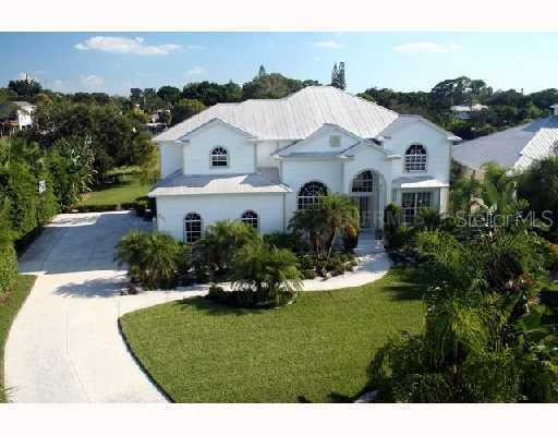 877 Hillcrest Dr., Nokomis, FL 34275