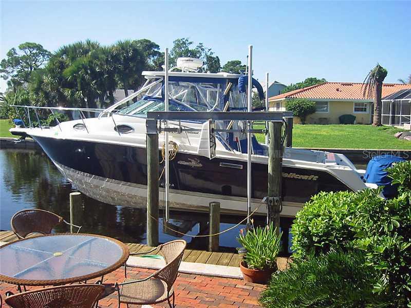 517 Albee Rd., Nokomis, FL 34275