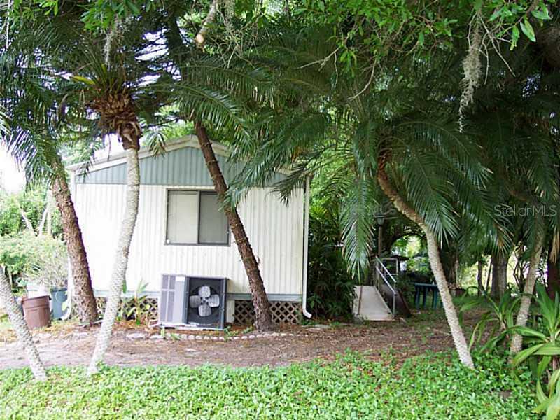 405 Pinewood Ave., Nokomis, FL 34275