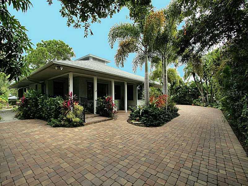 318 Bayshore Rd., Nokomis, FL 34275