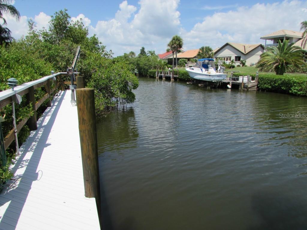 364 Dolphin Shores Cir., Nokomis, FL 34275