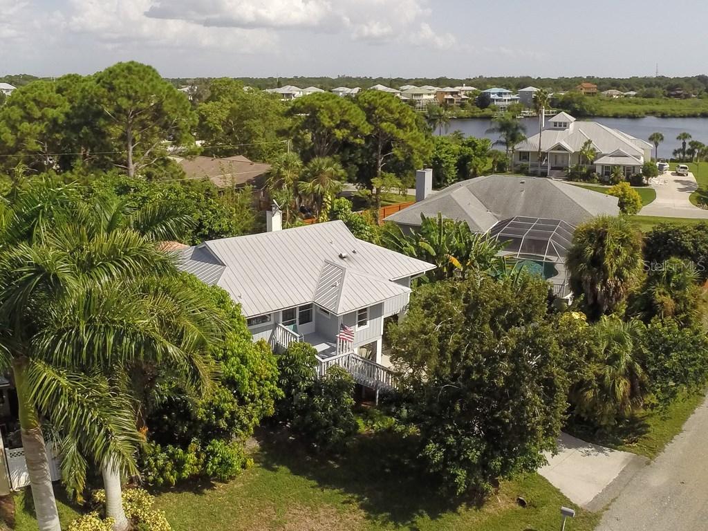 812 Garland Ave., Nokomis, FL 34275