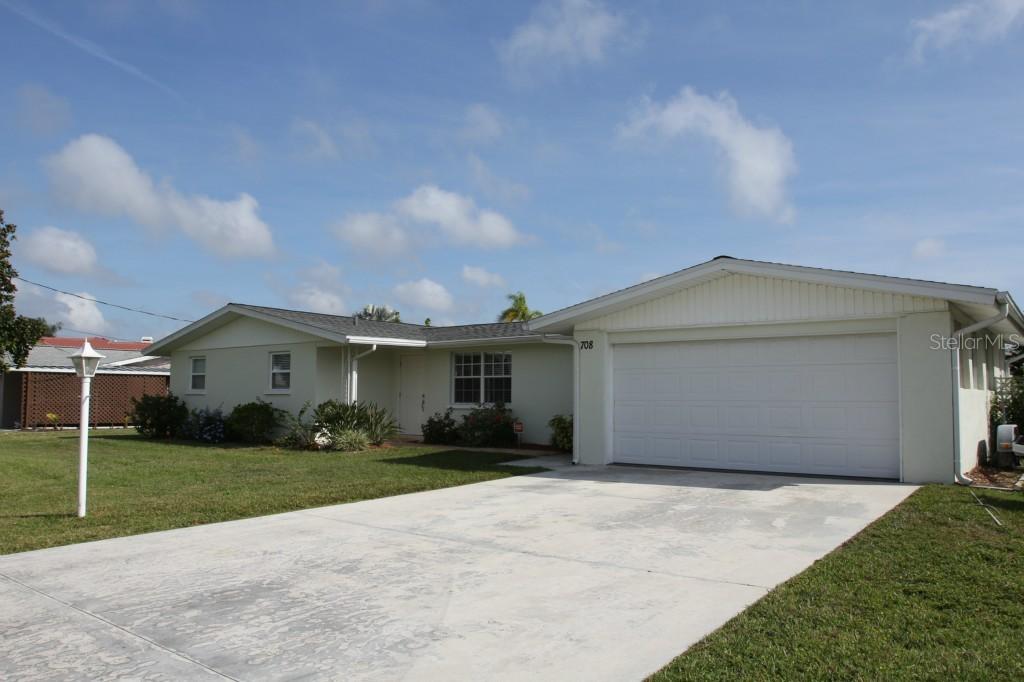 708 Portia St., Nokomis, FL 34275