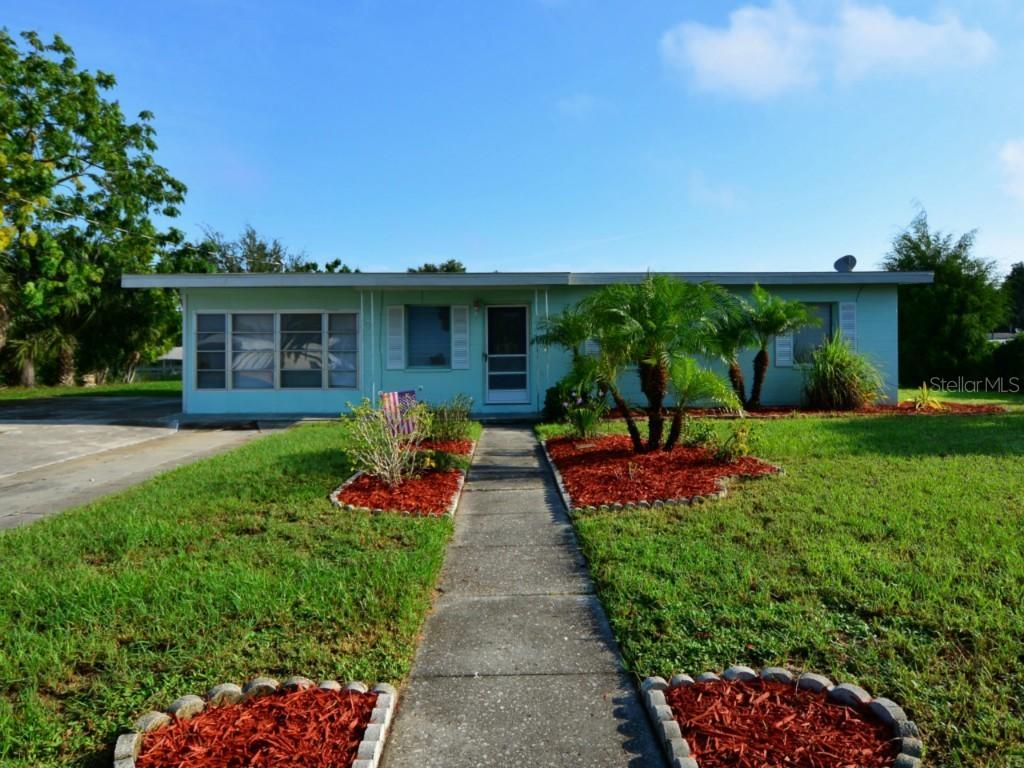207 Waterway Cir., Port Charlotte, FL 33952