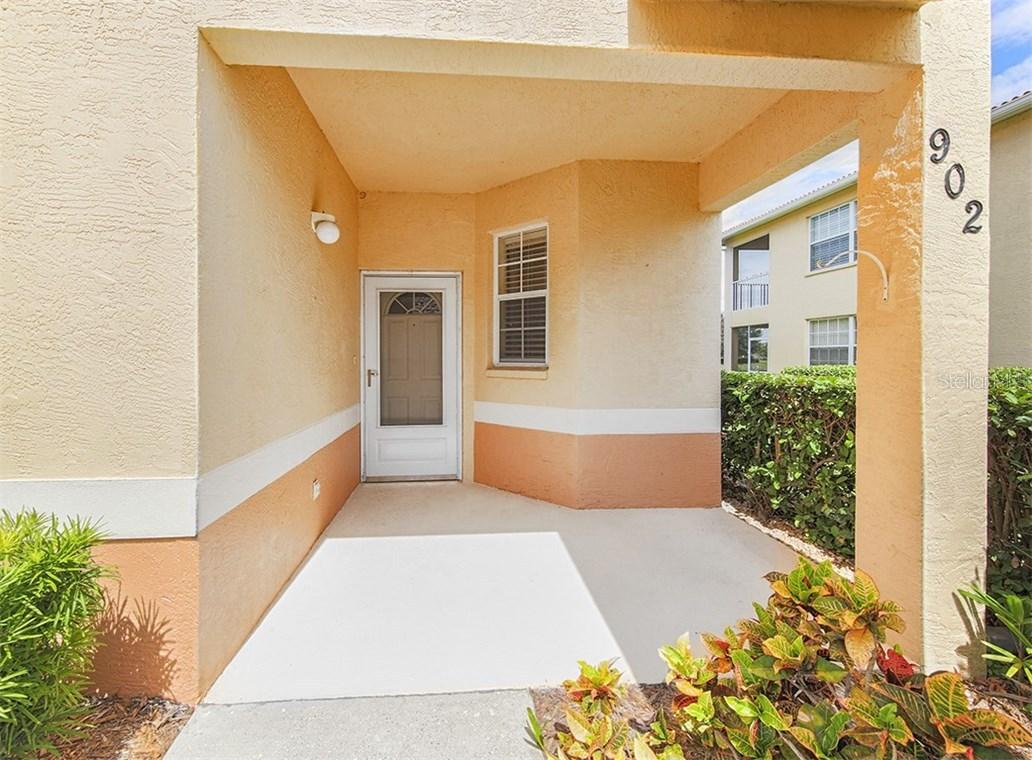 902 Casa Del Lago Way, Venice, FL 34292