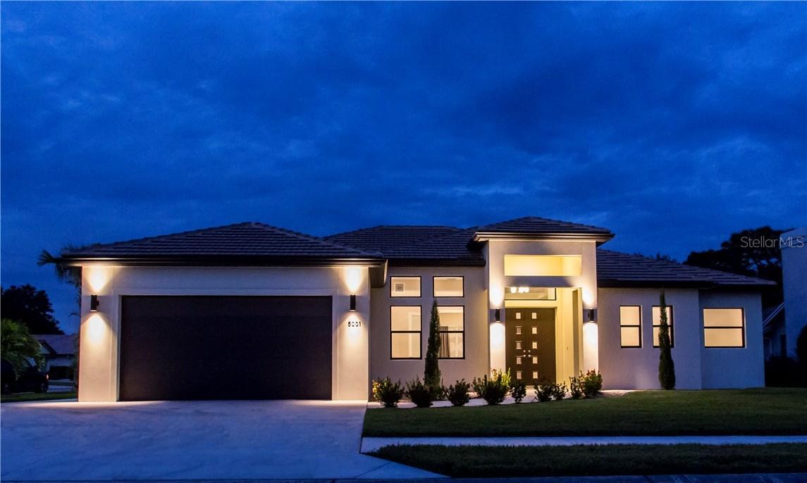 5001 Southern Pine Cir., Venice, FL 34293