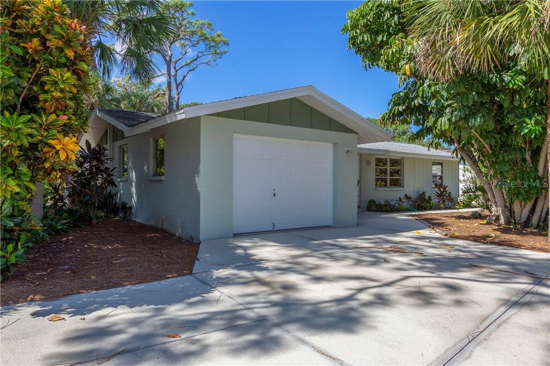 2080 Alamander Ave., Englewood, FL 34223