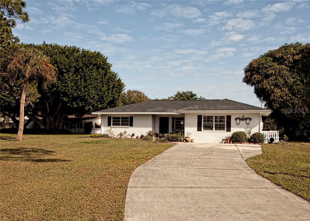 304 Dona Dr., Nokomis, FL 34275