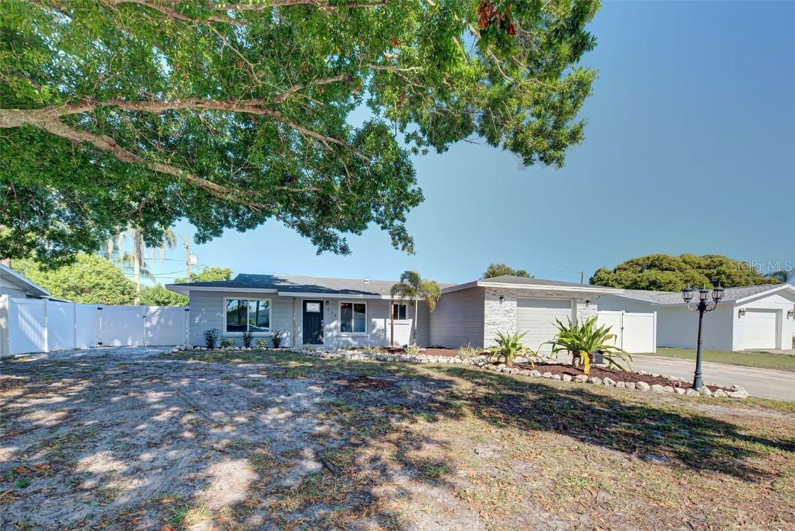 229 Lorraine Ave., Venice, FL 34293